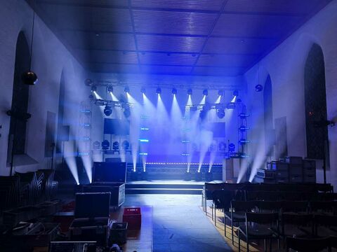 DMXC-Treffen 2024 Show-Lichtstimmung blau.jpg